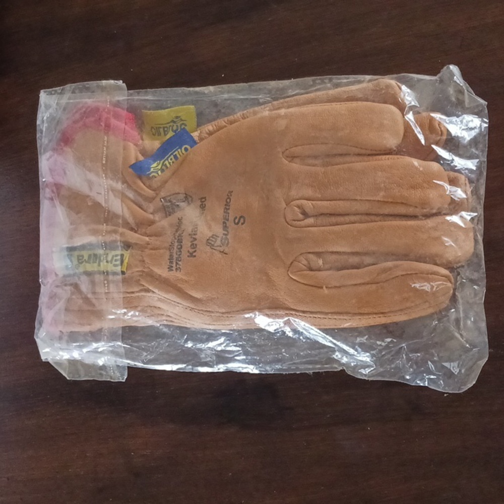 Work Gloves Endura Oil Bloc Keviar Lined Small new without tag